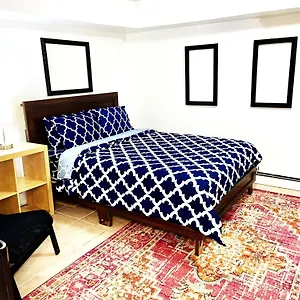 2 Bedrooms Lr Kit Bath And Backyard 2 Stops To Manhattan New York